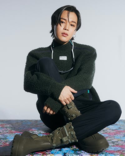 ポーズをとる男性