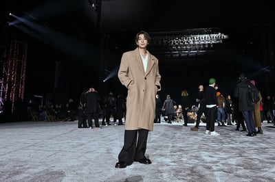 「アミ パリス」23年秋冬のショーに来場した三浦翔平さん