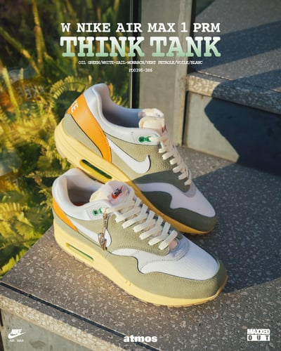 白とグリーンをベースにしたスニーカー