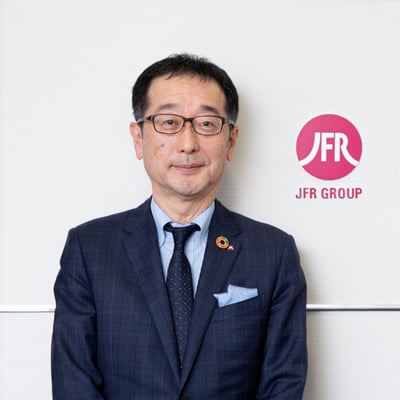 スーツを着た男性