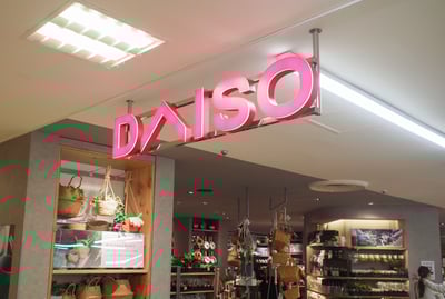 ダイソーが百貨店に進出、出店の狙いは?