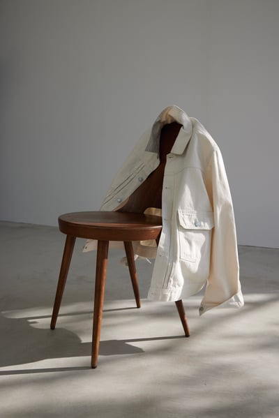 マーガレット・ハウエルとエドウインのコラボ20周年記念アイテムのビジュアル