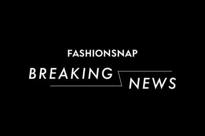 黒地に白いFASHIONSNAPのロゴ画像