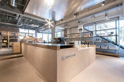 ライティングされた店内