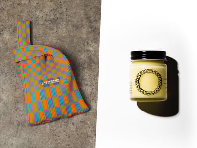 オレンジ×ブルーのニットバッグと、瓶に入ったマルチバーム