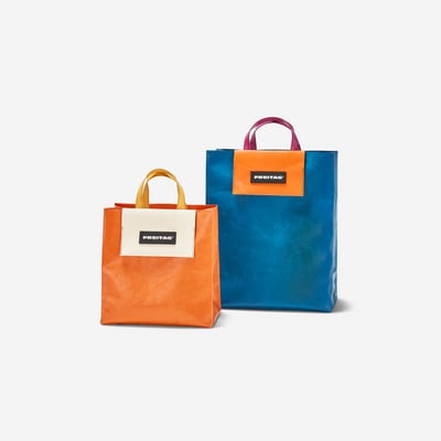 オレンジとブルーのバッグ