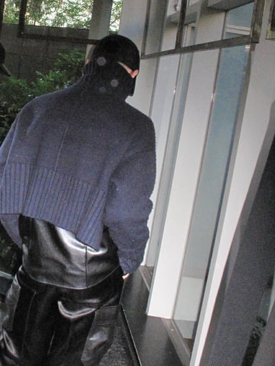 デザイナーのピーター?ドゥ(Peter do)の後ろ姿