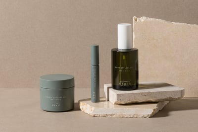 �����ܥ�`�򱳾��˥�������󥰥����롢�إ����ƥ��å�����������󥰥����뤬�K��