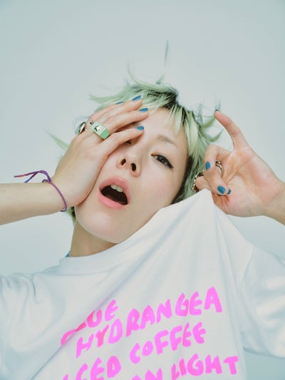 木村カエラがアイテムを着ている