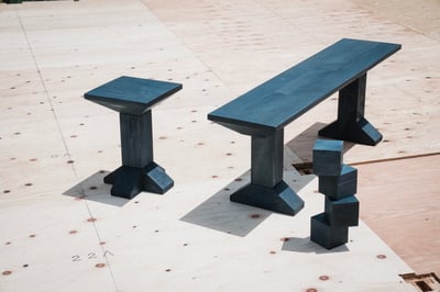 コラボした家具が並んでいる