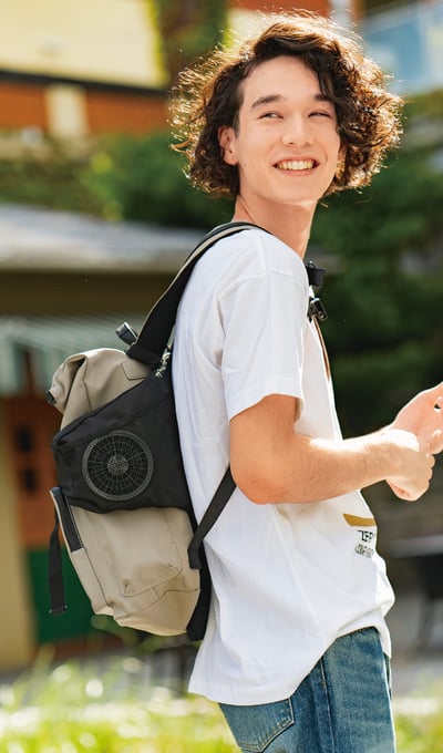 夏場のリュックのムレ問題 冷却用外付けアタッチメント最前線