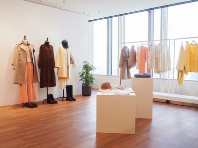 ユニクロの新ライン「ユニクロ : シー」で買うべきものは？業界人が注目するアイテムを紹介