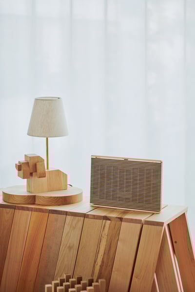 バング＆オルフセンがカリモク家具とコラボした企画展「BESPOKE」の展示商品