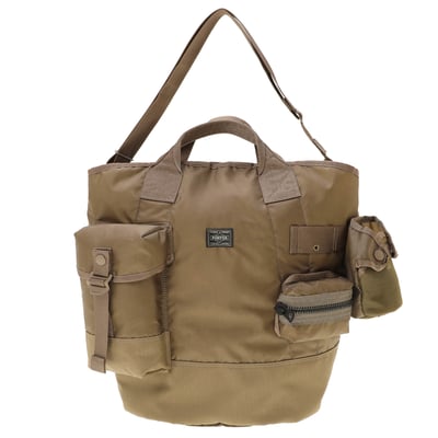 ベージュのカバン