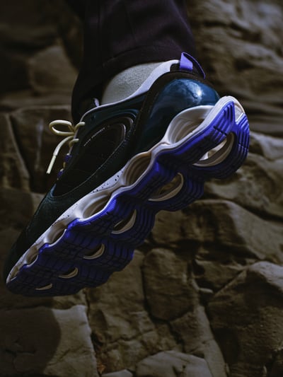 グラフペーパーとミズノとのコラボレーションシリーズの第4弾のシューズ