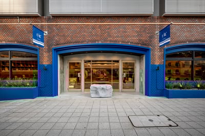 エフシーイー旗艦店の外装