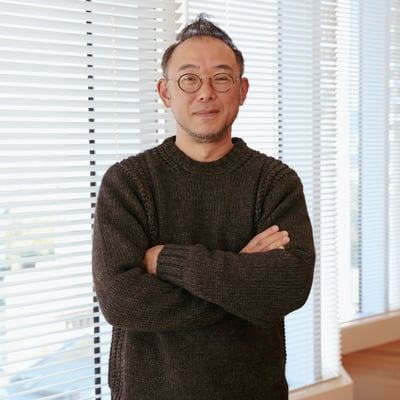 腕組みをした澤田社長