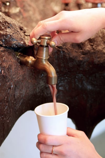 クローカによる「チョコレートが出る蛇口」