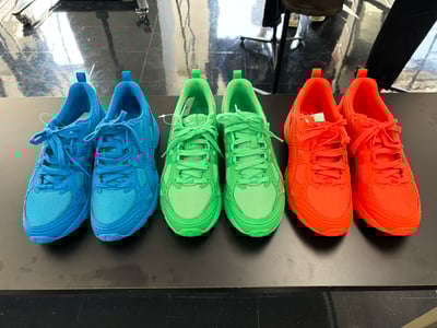 コム デ ギャルソン?シャツがアシックスとコラボ