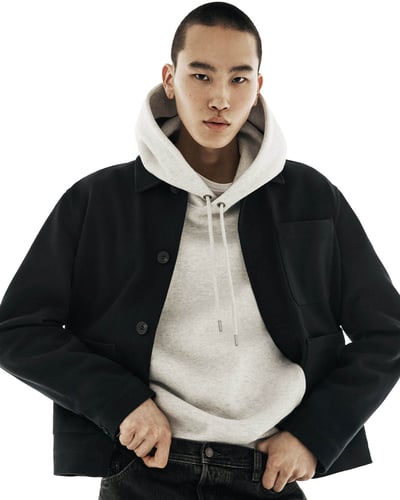 COS「ユーティリティ・メンズウェア」のカプセルコレクション