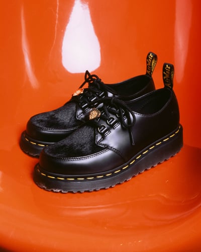 DR. MARTENS X Girls Don’t Cryのブラックスムースレザーシューズ
