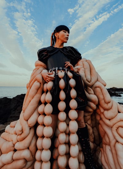 ふたまたつづみの卒業制作「あたたかな任務」のヴィジュアル