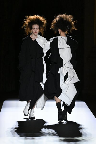 ヨウジヤマモト 2024-25年秋冬コレクション