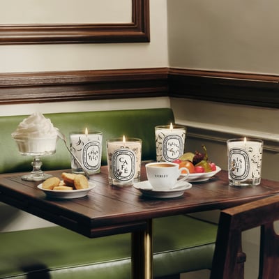 ディプティックのキャンドルとテーブル