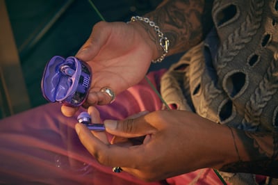 JBLブランドの完全ワイヤレスイヤホン「ジェービーエル チューン ビーム 2 ゴースト（JBL Tune Beam 2 Ghost）」