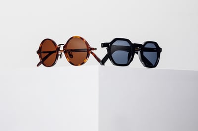 ブラウンとブラックのアイウェア