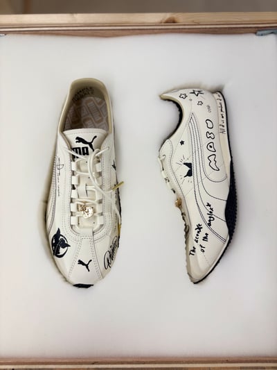 コラボシューズ