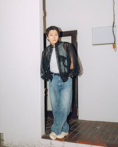 ヴィヴィアーノの洋服を着たモデル