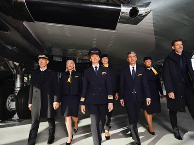 ルフトハンザの新制服着用画像