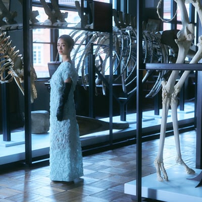 上戸彩がまとう「ザ ロウ」