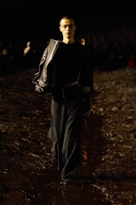 BALENCIAGA Summer 23 Collectionコレクション | パリ | 画像75枚 - FASHIONSNAP.COM