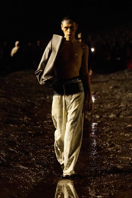 BALENCIAGA Summer 23 Collectionコレクション | パリ | 画像75枚 - FASHIONSNAP.COM