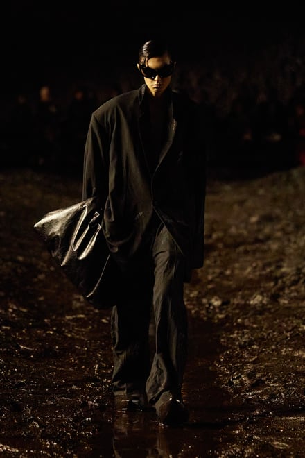 BALENCIAGA Summer 23 Collectionコレクション | パリ | 画像75枚 - FASHIONSNAP.COM