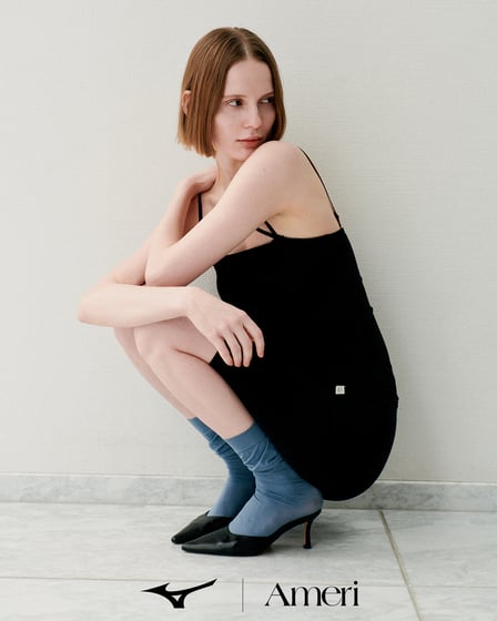 タンクトップを着た女性