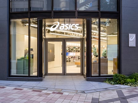 神戸のアシックス店舗外観