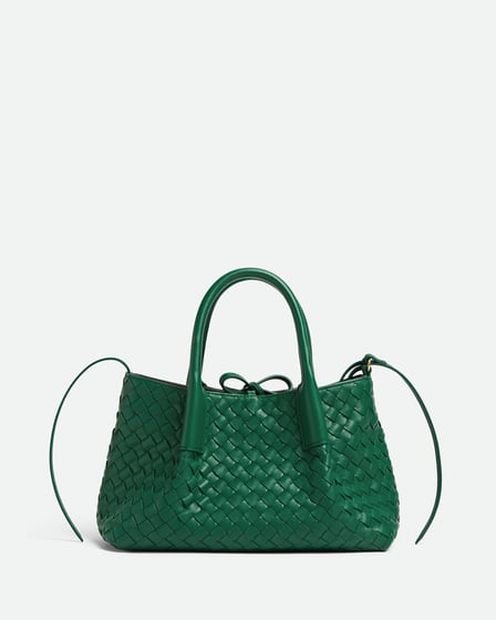 グリーンのハンドバッグ