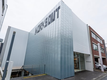 「ワークスアウト」が日本初の旗艦店をオープン