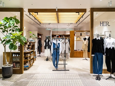 ニュウマン新宿にオープンした「ハー」旗艦店画像