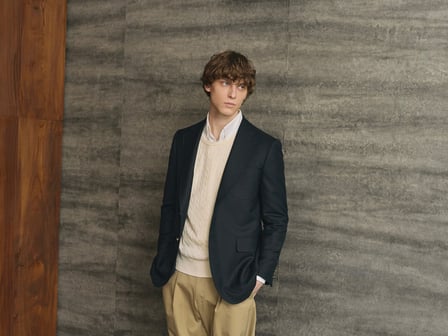 エス エッセンシャルズが紺ブレザーシリーズの第3弾を発売