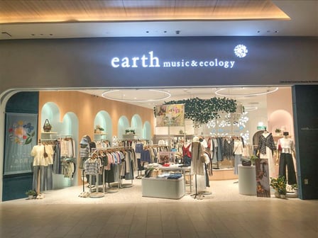 earth music&ecology 「三井ショッピングパーク ららぽーと ブキッ?ビンタン シティ センター」店　店舗外観