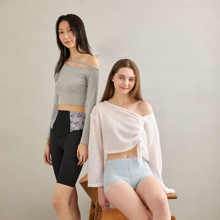 ガードルを履いた女性2人