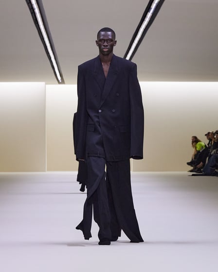 ブランド「BALENCIAGA」のコレクション一覧 - FASHIONSNAP