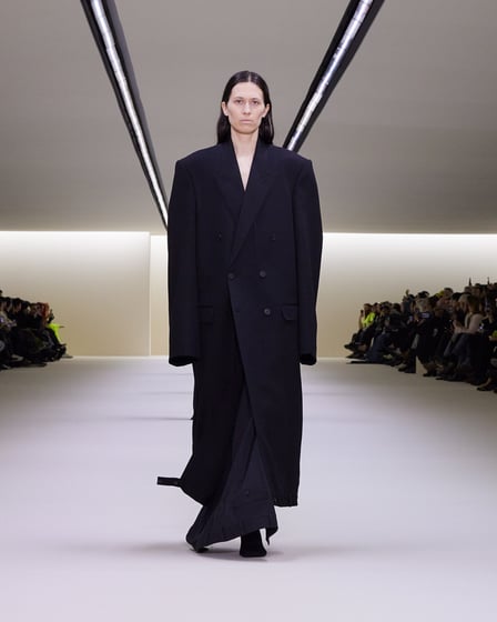 ブランド「BALENCIAGA」のコレクション一覧 - FASHIONSNAP