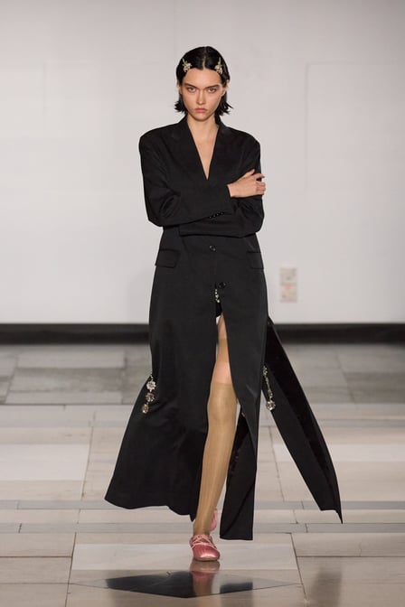 ブランド「Simone Rocha」のコレクション一覧 - FASHIONSNAP