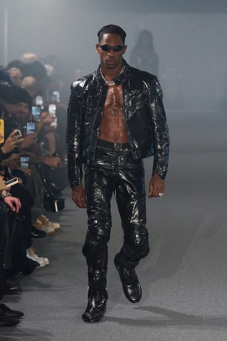 ブランド「VETEMENTS」のコレクション一覧 - FASHIONSNAP