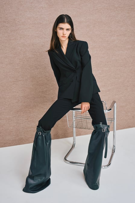 ブランド「ADEAM」のコレクション一覧 - FASHIONSNAP